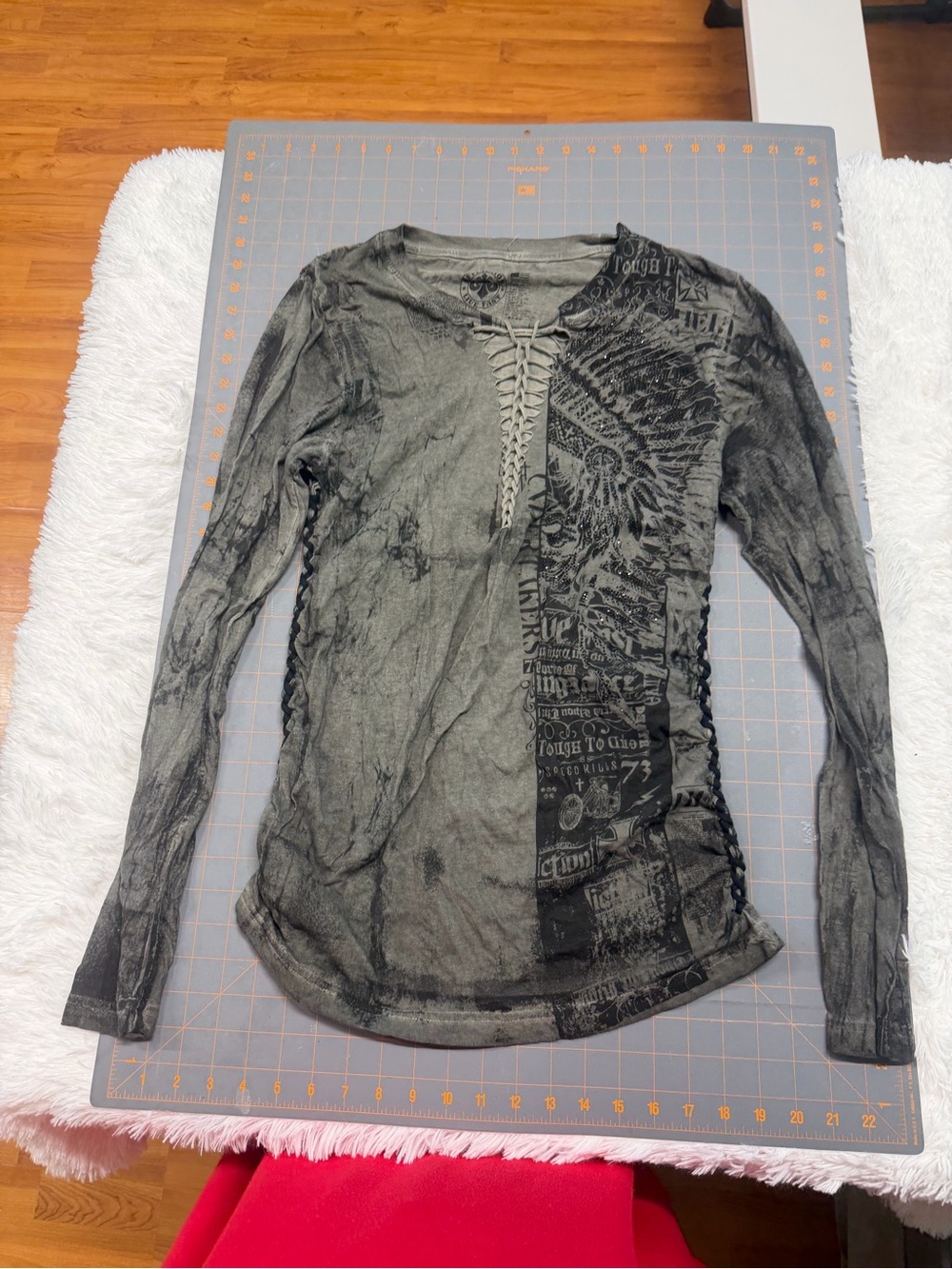 Affliction Women's Gray Lace-Up Long Sleeve Graphic Top xl